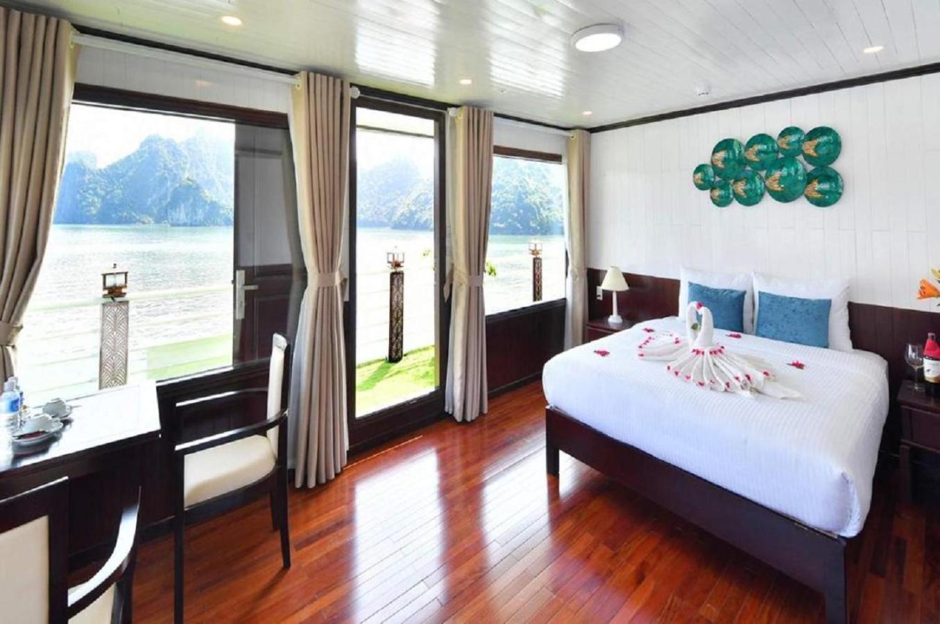 Halong Sapphire Cruises Hotel Ha Long Exterior photo