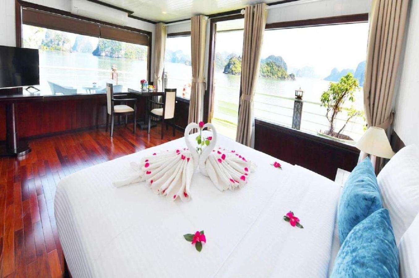 Halong Sapphire Cruises Hotel Ha Long Exterior photo
