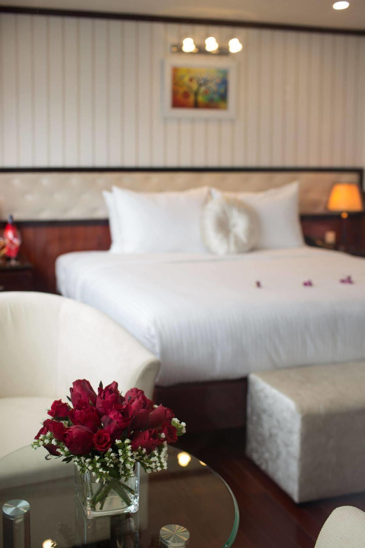 Halong Sapphire Cruises Hotel Ha Long Exterior photo