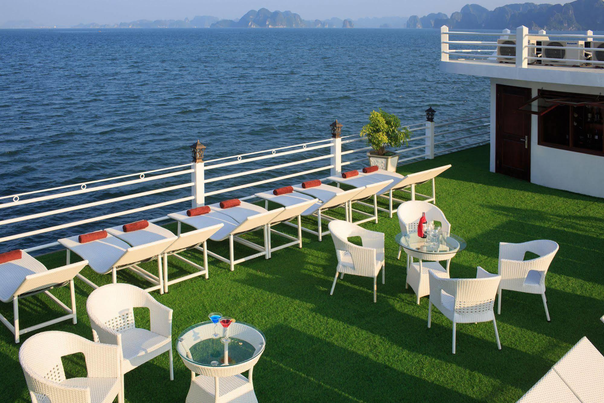 Halong Sapphire Cruises Hotel Ha Long Exterior photo
