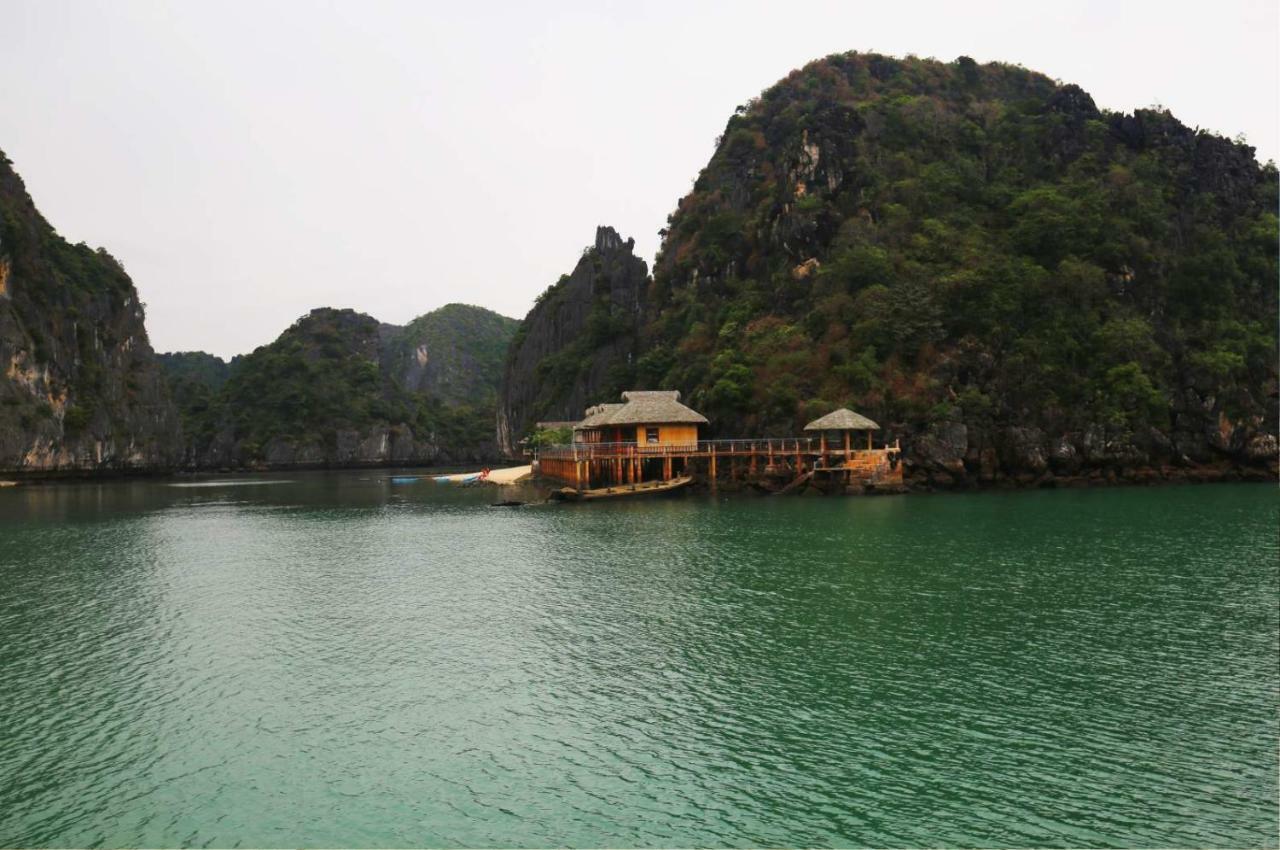 Halong Sapphire Cruises Hotel Ha Long Exterior photo
